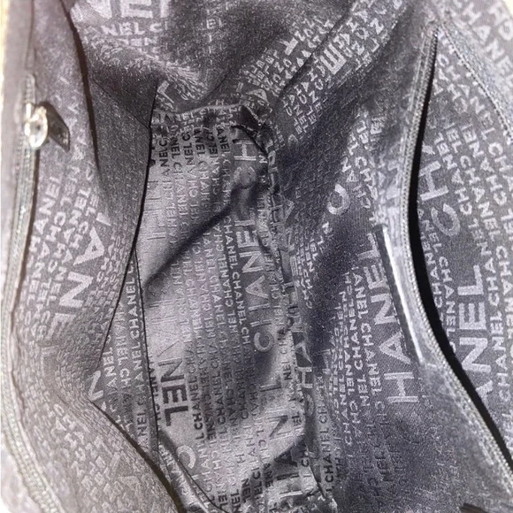 Chanel tote in iridescent gold in pristine condition - Picture 4 of 11